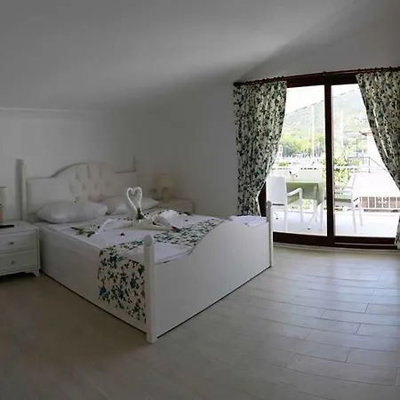 ホームステイ Yarimada Tatil Evi *