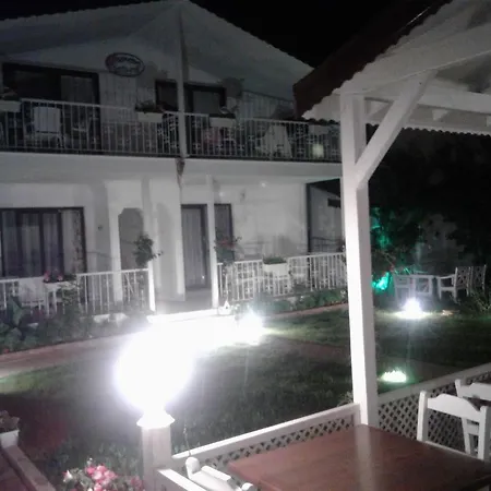 ホームステイ Yarimada Tatil Evi *