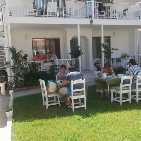 ホームステイ Yarimada Tatil Evi
