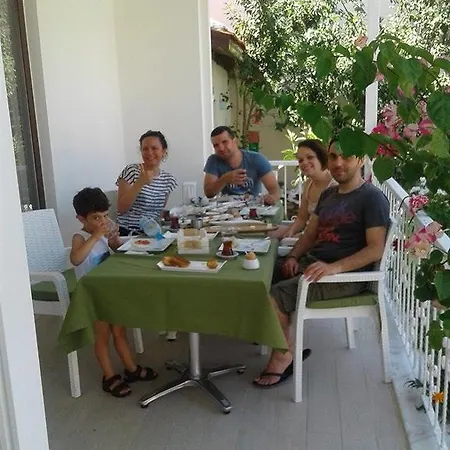 ホームステイ Yarimada Tatil Evi *