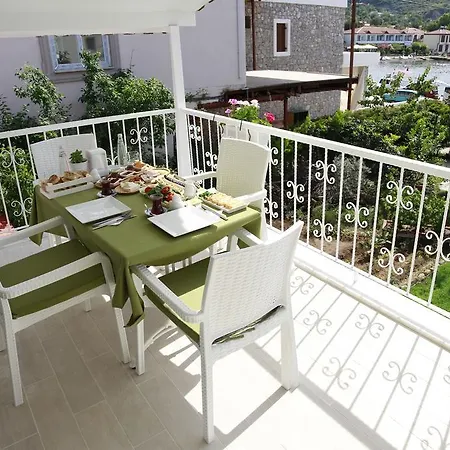 ホームステイ Yarimada Tatil Evi